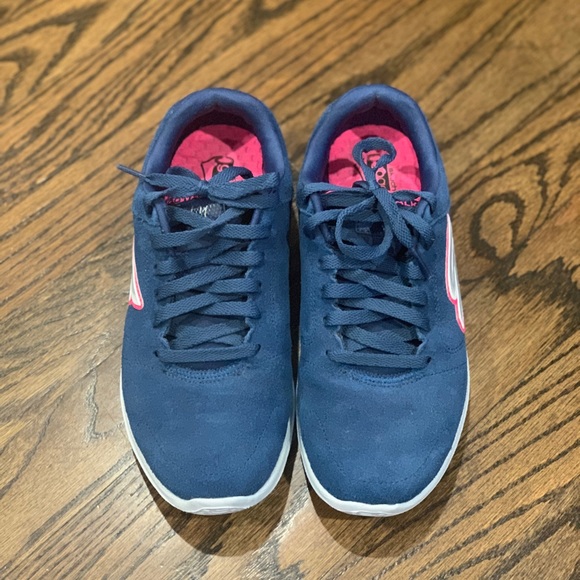 Like New Skechers Go Walk City Sneakers Womens Size 5.5 - Picture 3 of 8